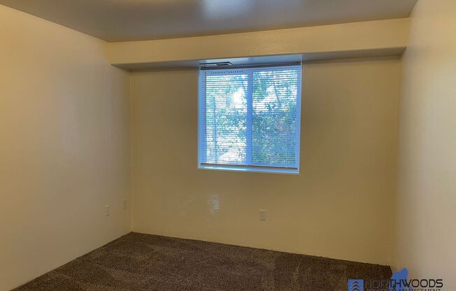 2 beds, 1 bath, $1,200, Unit # 4