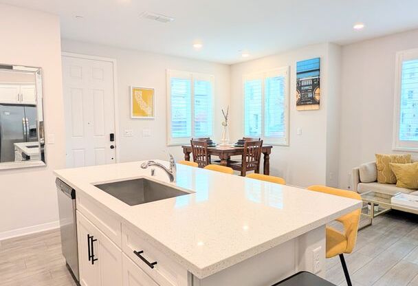 3 beds, 2.5 baths, $2,550, Unit # 67104