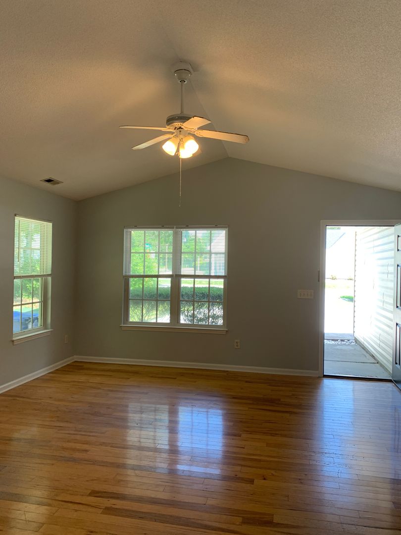 3 BD, 2 BA House: Freshly Painted + New Flooring + Available Now!