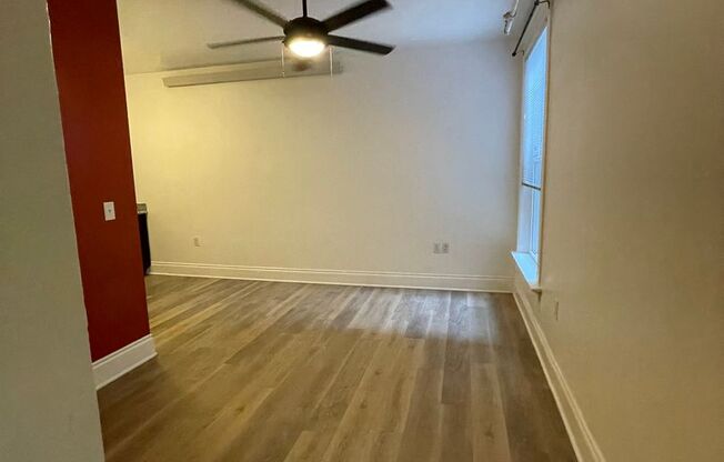 Studio, 1 bath, 300 sqft, $649, Unit 808-221