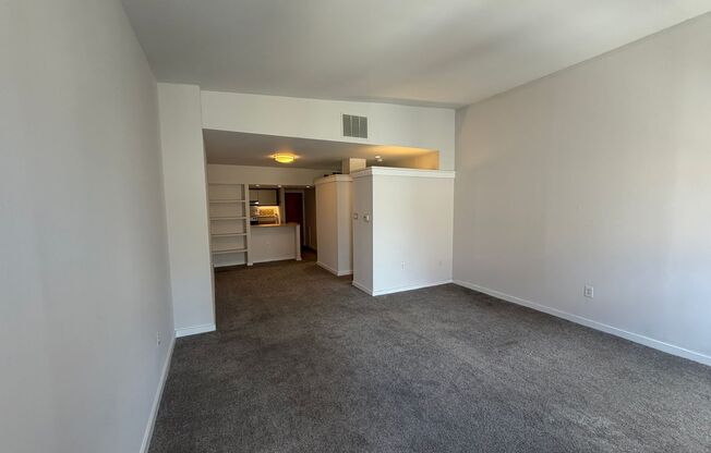 Studio, 1 bath, $1,400, Unit 405