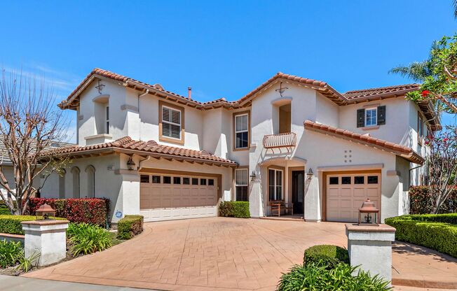 Spectacular Hilltop Estate with Panoramic Views in Prestigious Hillcrest Estates