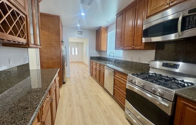 Charming 4 Bedroom in Woodland Hills