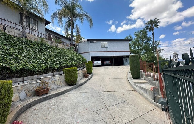 2260 CAZADOR DR
