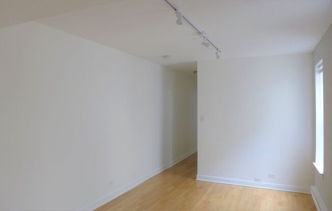 2 beds, 2 baths, 1,000 sqft, $1,995, Unit 806