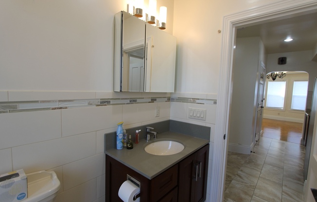 2 beds, 1 bath, $3,150, Unit 2nd Floor Unit