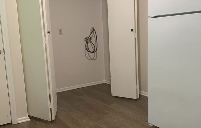 2 beds, 1 bath, 700 sqft, $880, Unit 9018