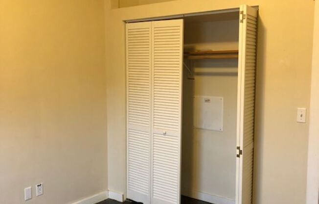 1 bed, 1 bath, 550 sqft, $1,300, Unit 105
