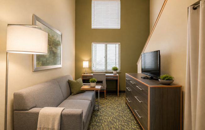 Studio, 1 bath, 350 sqft, $1,345, Unit 329 Loft