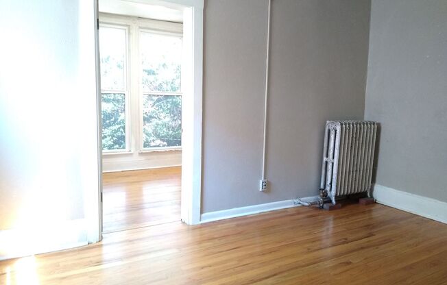 1 bed, 1 bath, 550 sqft, $1,050, Unit Apt 8