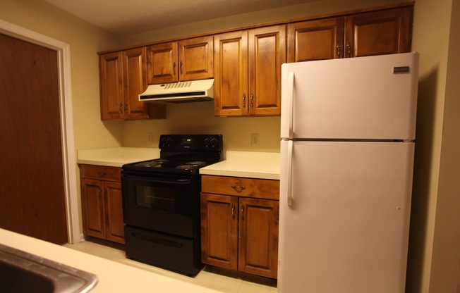 3 beds, 2 baths, $1,250, Unit # 9 B