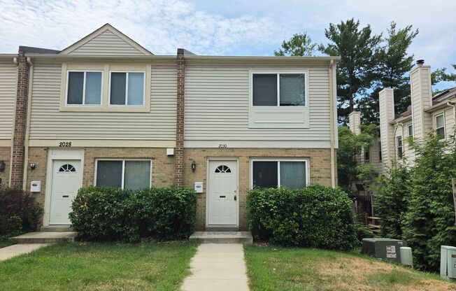 Great Arlington Location with Garage!
