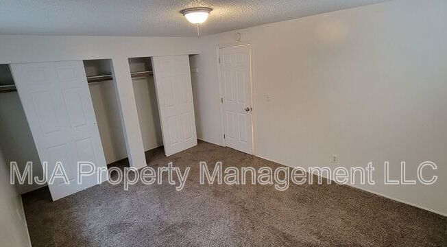 2 beds, 1 bath, $1,295