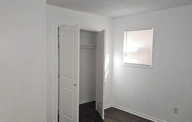 2 beds, 1 bath, $1,050, Unit 702