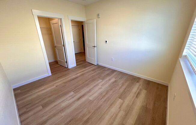 2 beds, 1 bath, $1,910, Unit E204