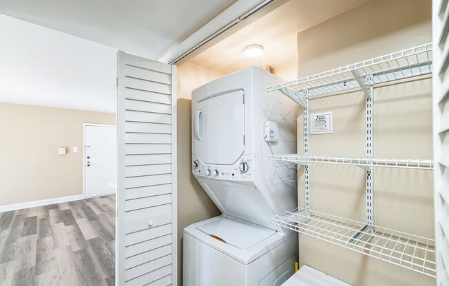 2 beds, 2 baths, 999 sqft, $2,105, Unit I33