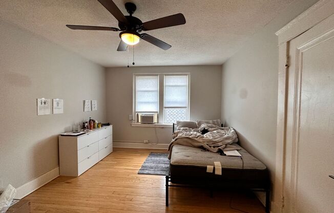 Studio, 1 bath, 300 sqft, $1,450, Unit Unit 405
