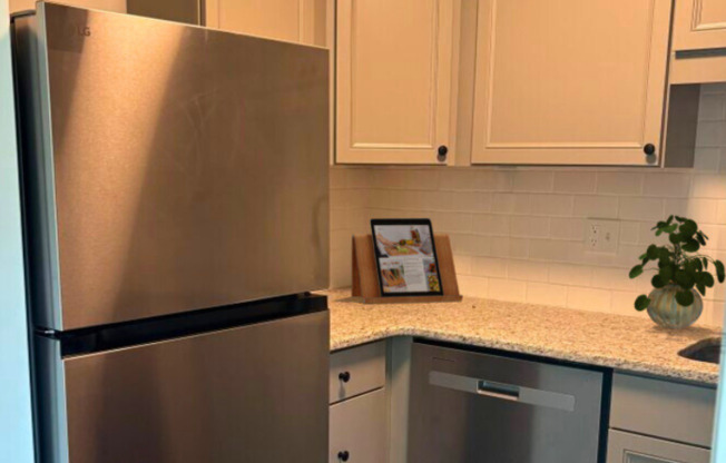 2 beds, 1.5 baths, 1,050 sqft, $1,395, Unit 41