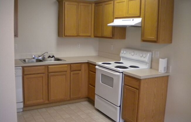 2 beds, 2 baths, 981 sqft, $1,699, Unit 210