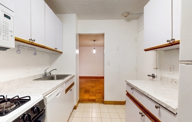 1 bed, 1 bath, 930 sqft, $3,300, Unit 514