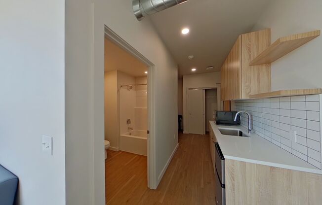 Studio, 1 bath, 314 sqft, $1,300, Unit 414