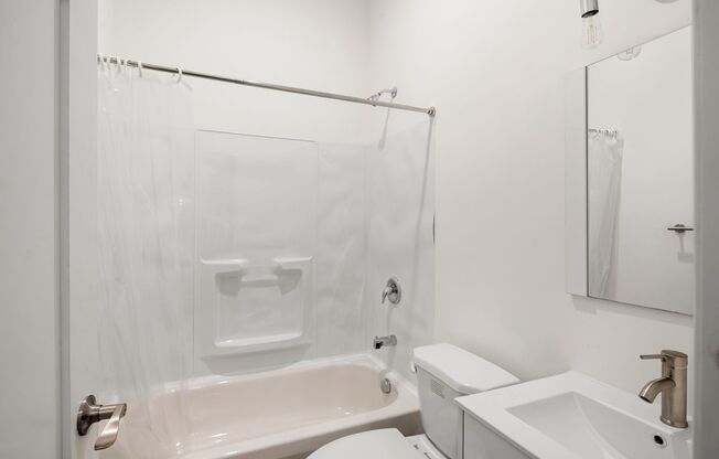 3 beds, 2 baths, 500 sqft, $1,400, Unit Unit 203