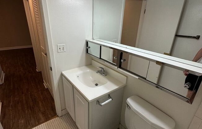 2 beds, 1 bath, $1,395, Unit 216