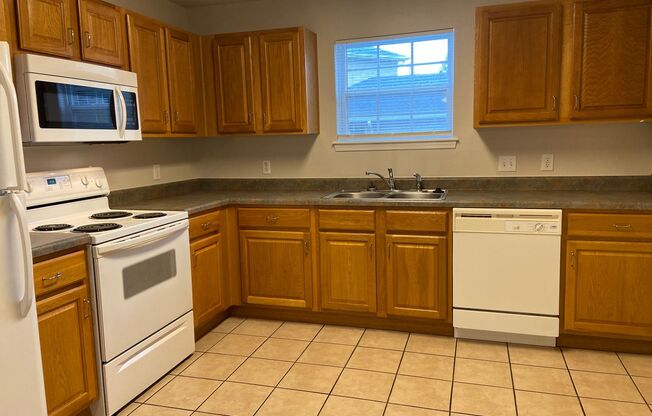 3 beds, 2 baths, $1,200, Unit UNIT A