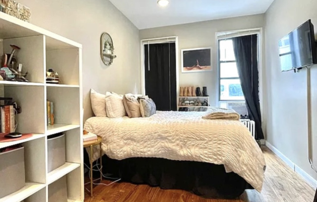 338 E 65 ST