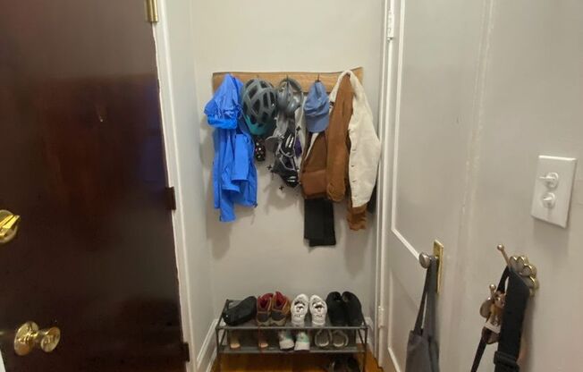 Evanston studio with separate kitchen! Heat Included