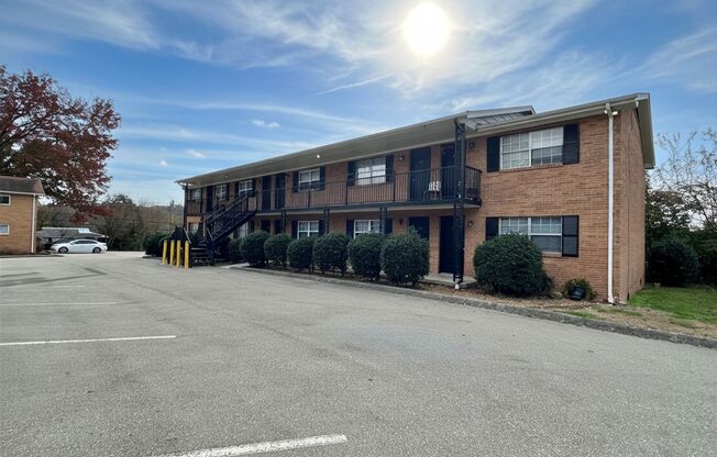 1 bed, 1 bath, 650 sqft, $995, Unit Sylvia-1