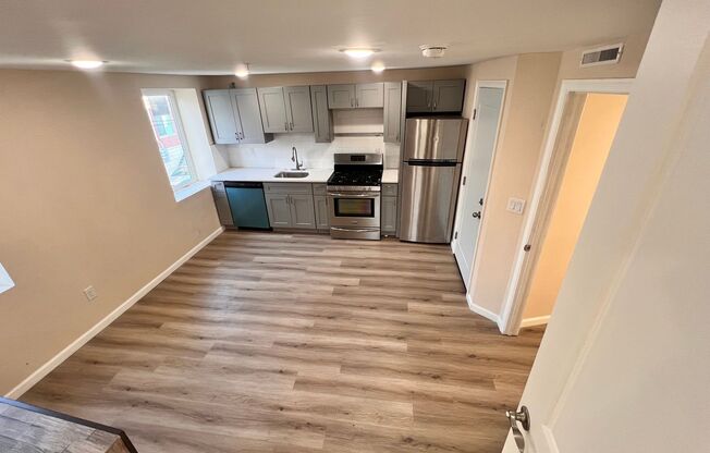 2 beds, 1 bath, $1,550, Unit UNIT 2 FLOOR