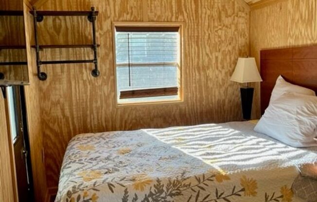 Fully furnished tiny home- 1 bedroom, 1 bath!
