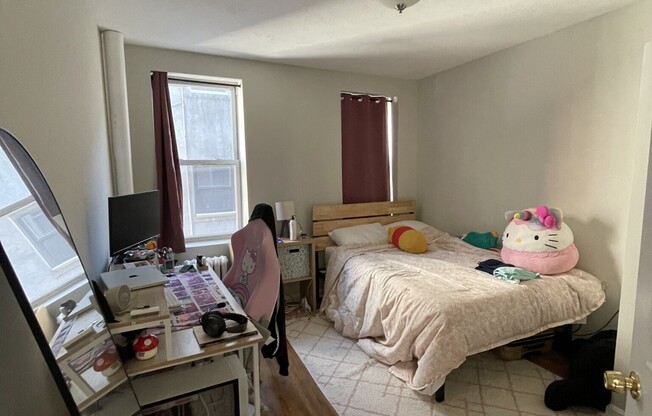 1 bed, 1 bath, $3,000, Unit 14