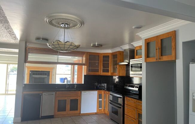 KEMPSVILLE LAKEFRONT TOWNHOUSE FOR RENT!