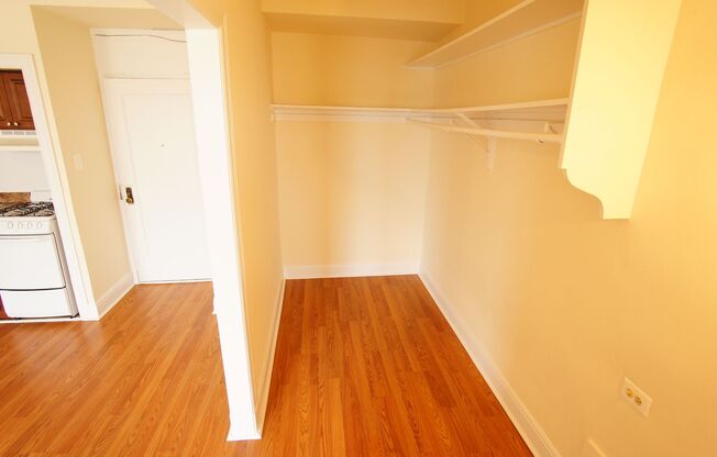 Studio, 1 bath, 400 sqft, $1,295, Unit 135