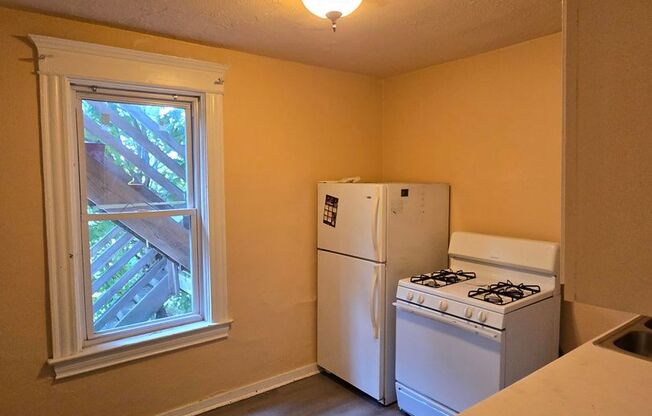 1 bed, 1 bath, $825, Unit Unit 2