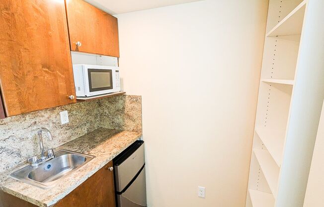 Studio, 1 bath, 154 sqft, $995, Unit 360