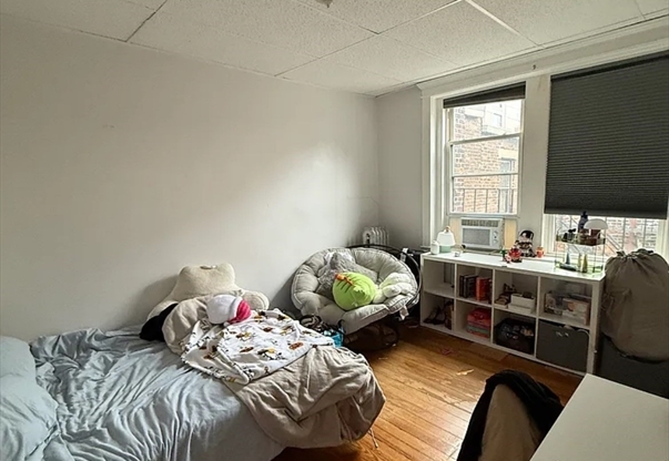 3 beds, 1 bath, 999 sqft, $4,200, Unit 25