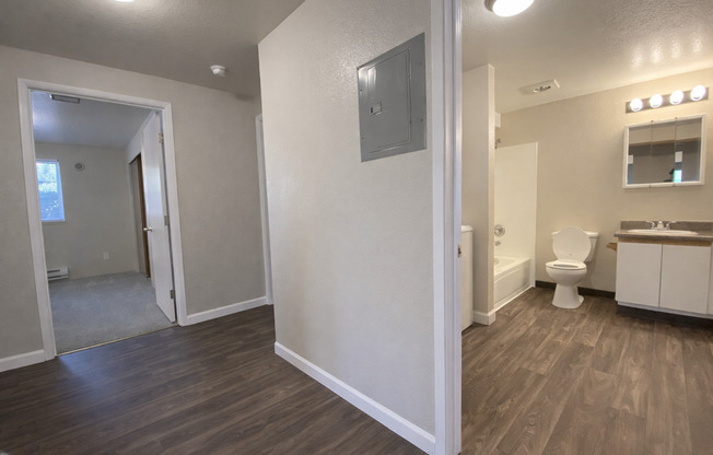 2 beds, 1 bath, 880 sqft, $1,550, Unit 2-102