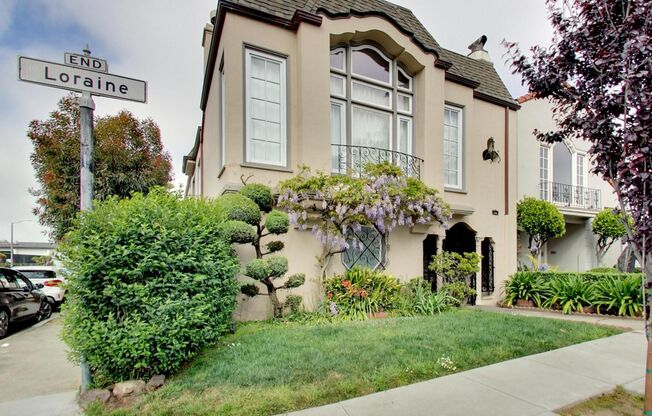 Spacious Four Bedroom Home in Lone Mountain