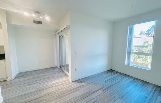 Studio, 1 bath, 620 sqft, $2,050, Unit 406