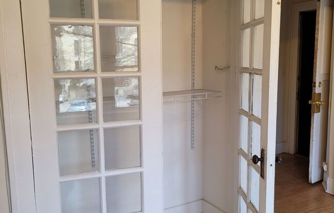 Studio, 1 bath, $895, Unit 19