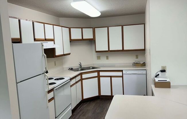3 beds, 2 baths, 1,008 sqft, $1,250, Unit 1736-309