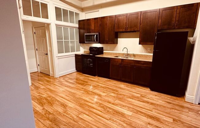 2 beds, 1.5 baths, 1,092 sqft, $1,525, Unit 700 Linden Ave Apt 208