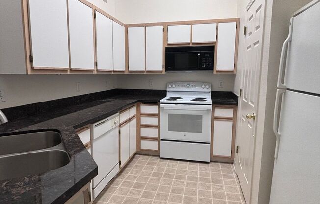 2 Bedroom Hillsdale Commons Apartment! Garbage included!