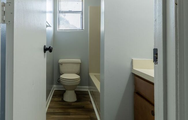 2 beds, 1 bath, 1,000 sqft, $750, Unit 394