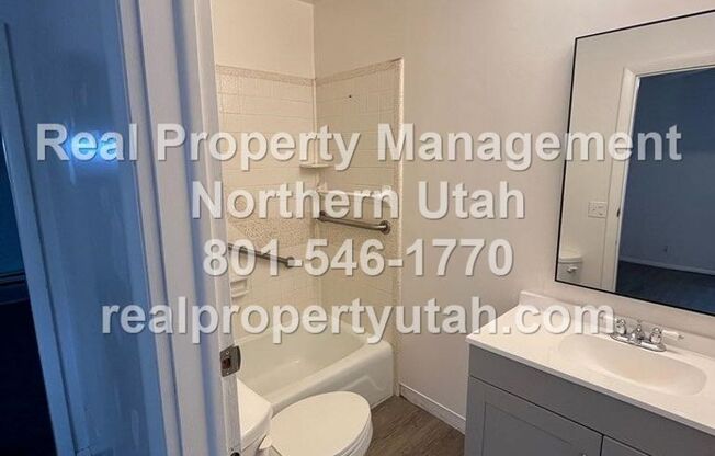 2 beds, 1 bath, 1,300 sqft, $1,300, Unit 486 15th St.