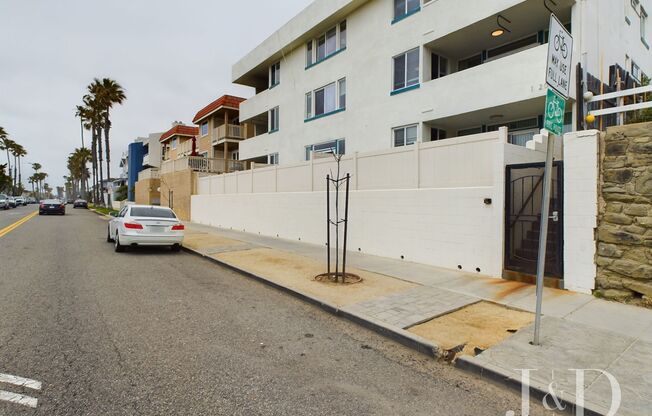 Newly Renovated Units Near the Beach with Parking