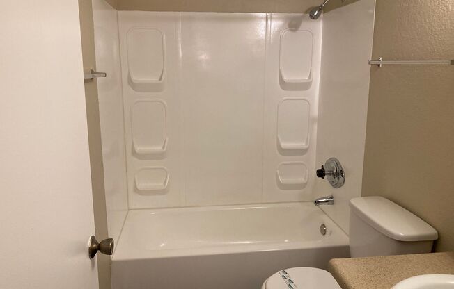 1 bed, 1 bath, 670 sqft, $1,175, Unit 101k